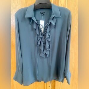 ANN TAYLOR🩶long sleeve blouse. Elegant to dress up, down or wear to work.
